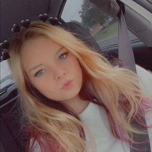 Meet your Posher, Kayla